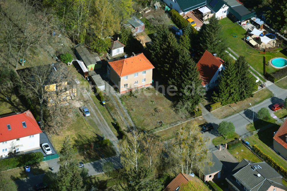 Luftaufnahme Falkensee - Wohngebiet einer Einfamilienhaus- Siedlung entlang der Mannheimer Straße in Falkensee im Bundesland Brandenburg, Deutschland