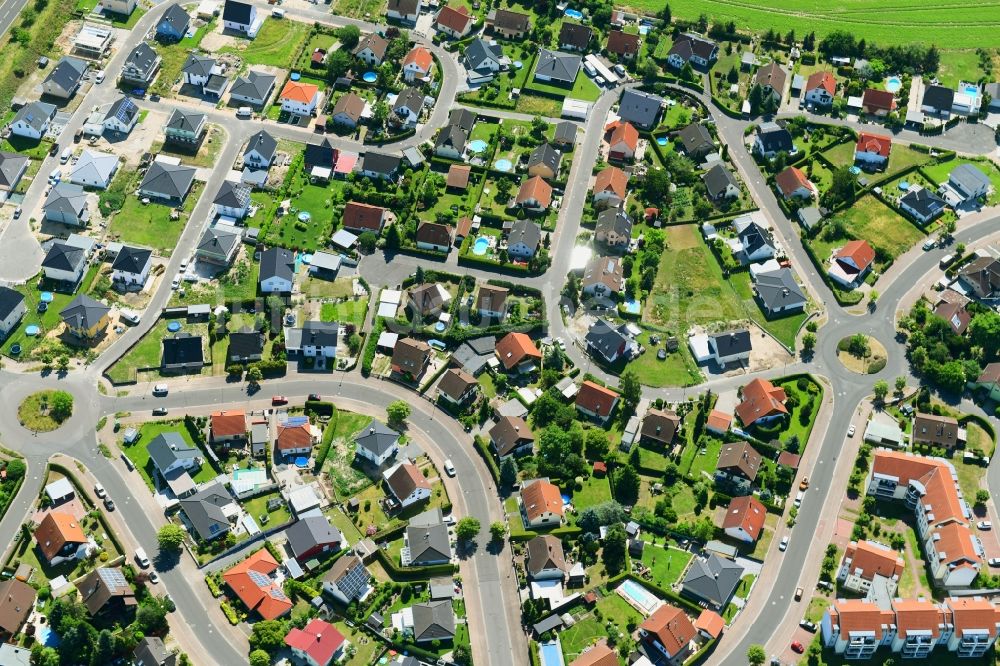 Luftbild Krostitz - Wohngebiet einer Einfamilienhaus- Siedlung entlang der Oststraße in Krostitz im Bundesland Sachsen, Deutschland