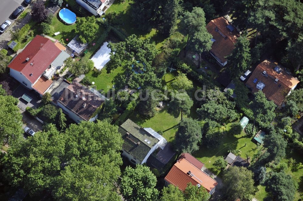 Berlin aus der Vogelperspektive: Wohngebiet einer Einfamilienhaus- Siedlung entlang der Platanenstraße im Ortsteil Niederschönhausen in Berlin, Deutschland