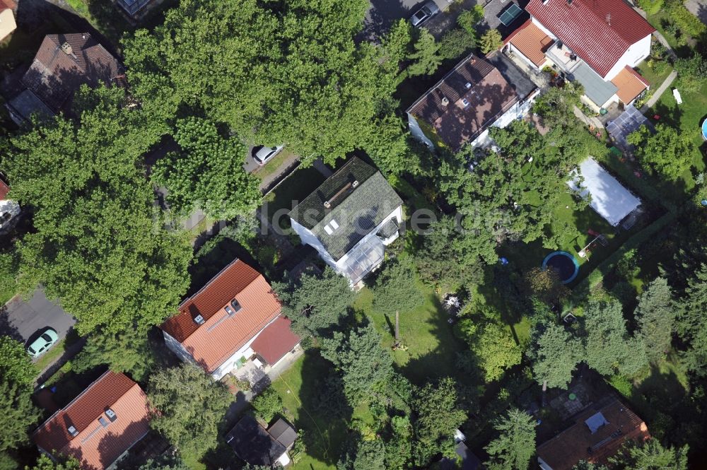 Berlin aus der Vogelperspektive: Wohngebiet einer Einfamilienhaus- Siedlung entlang der Platanenstraße im Ortsteil Niederschönhausen in Berlin, Deutschland