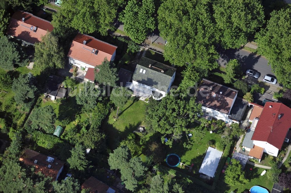 Berlin aus der Vogelperspektive: Wohngebiet einer Einfamilienhaus- Siedlung entlang der Platanenstraße im Ortsteil Niederschönhausen in Berlin, Deutschland