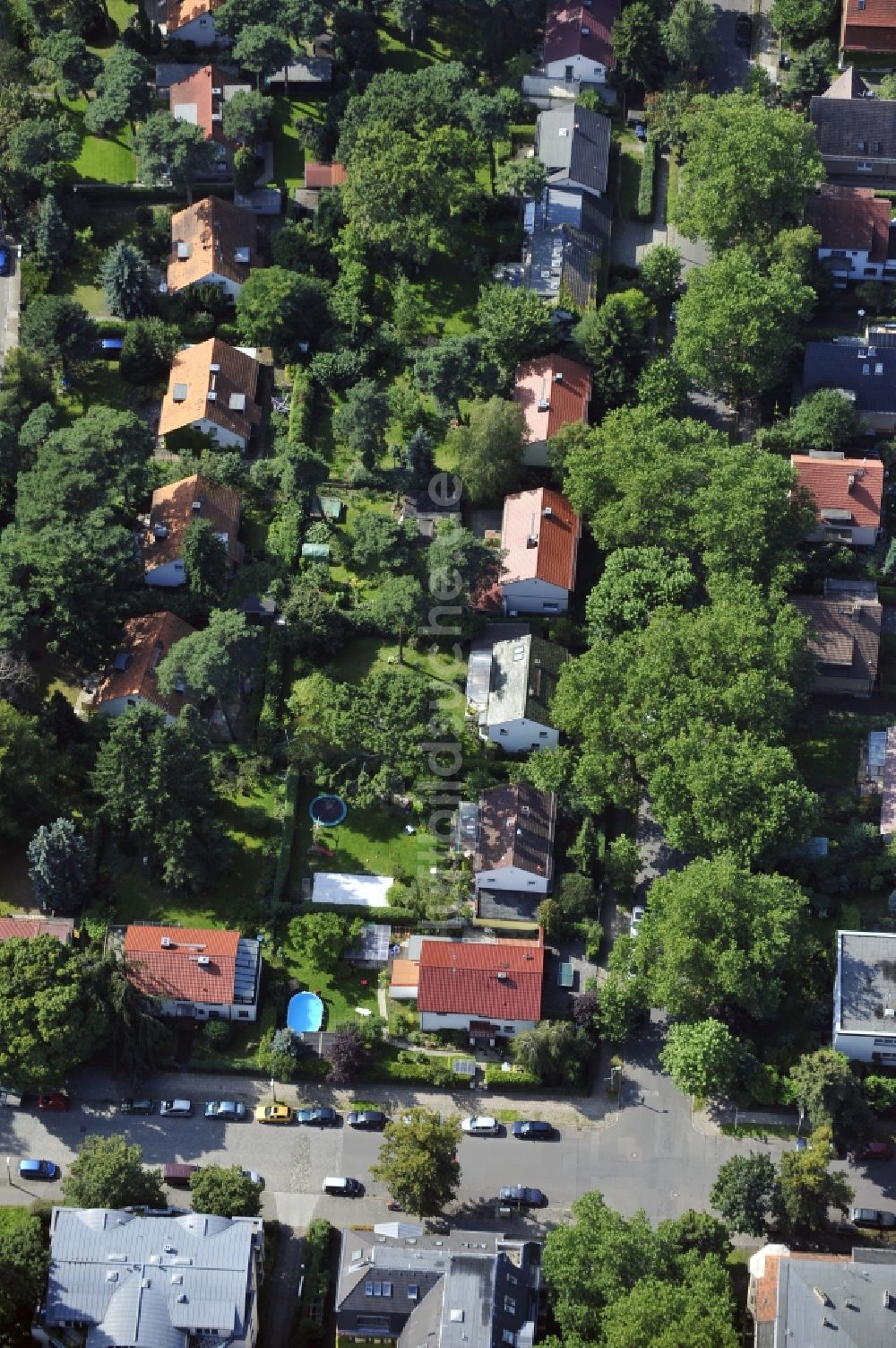 Berlin aus der Vogelperspektive: Wohngebiet einer Einfamilienhaus- Siedlung entlang der Platanenstraße im Ortsteil Niederschönhausen in Berlin, Deutschland