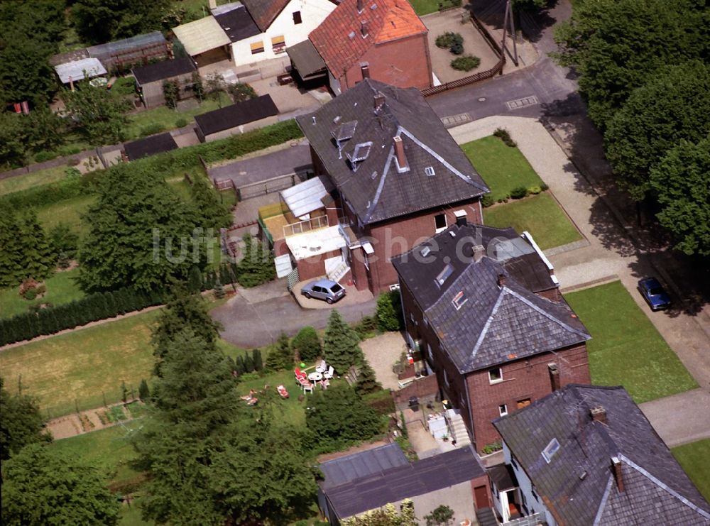 Luftbild Kamp-Lintfort - Wohngebiet einer Einfamilienhaus- Siedlung entlang der Rheinberger Straße in Kamp-Lintfort im Bundesland Nordrhein-Westfalen, Deutschland