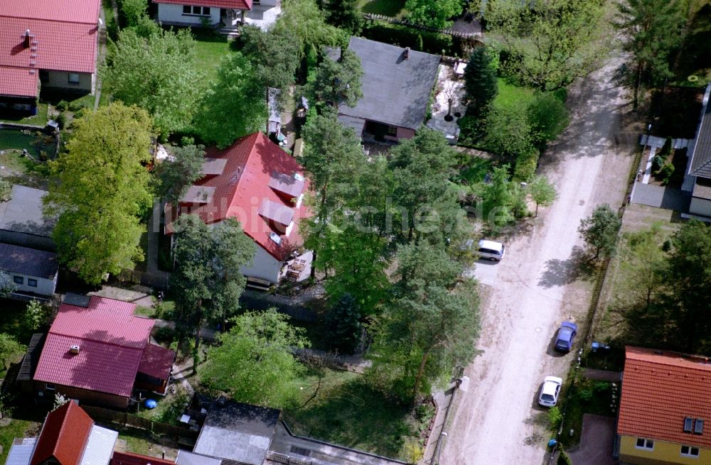 Bergfelde aus der Vogelperspektive: Wohngebiet einer Einfamilienhaus- Siedlung entlang der Summter Straße in Bergfelde im Bundesland Brandenburg, Deutschland