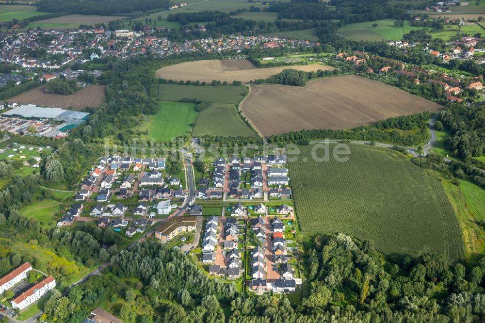 Hamm aus der Vogelperspektive: Wohngebiet einer Einfamilienhaus- Siedlung entlang des Westberger Weg in Hamm im Bundesland Nordrhein-Westfalen - NRW, Deutschland