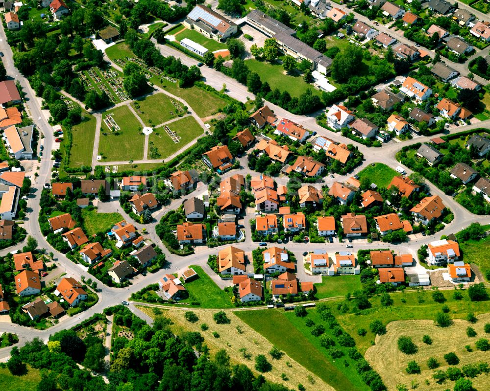 Entringen von oben - Wohngebiet einer Einfamilienhaus- Siedlung in Entringen im Bundesland Baden-Württemberg, Deutschland