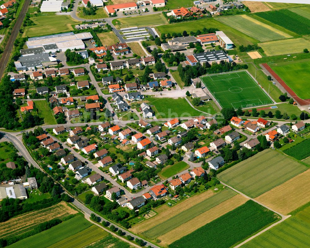 Ergenzingen von oben - Wohngebiet einer Einfamilienhaus- Siedlung in Ergenzingen im Bundesland Baden-Württemberg, Deutschland