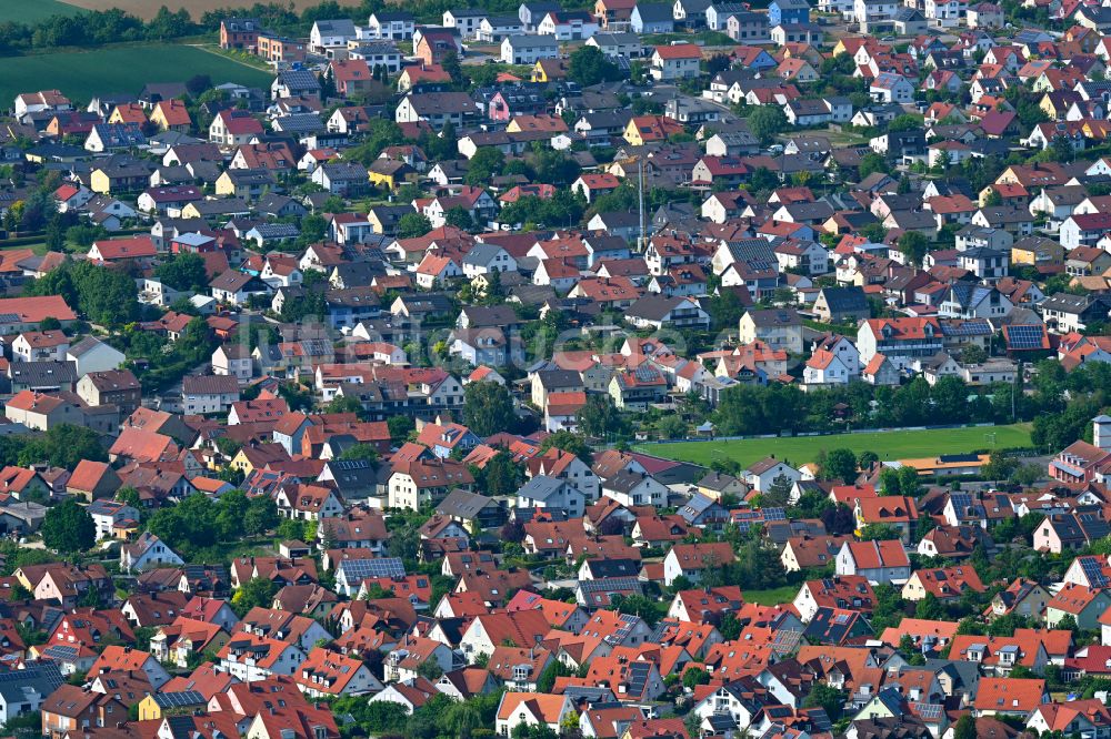 Luftaufnahme Estenfeld - Wohngebiet einer Einfamilienhaus- Siedlung in Estenfeld im Bundesland Bayern, Deutschland