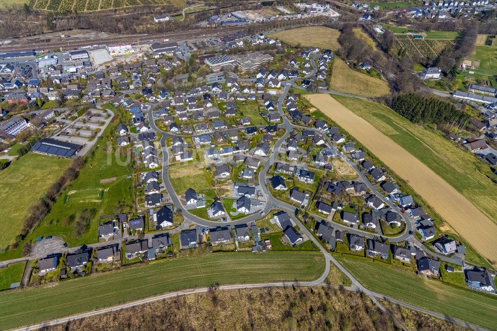 Luftbild Borghausen - Wohngebiet einer Einfamilienhaus- Siedlung am Fliederweg in Borghausen im Bundesland Nordrhein-Westfalen, Deutschland