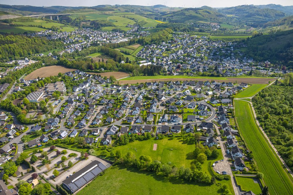 Luftbild Borghausen - Wohngebiet einer Einfamilienhaus- Siedlung am Fliederweg in Borghausen im Bundesland Nordrhein-Westfalen, Deutschland