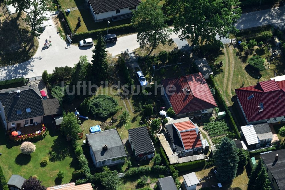 Fredersdorf-Vogelsdorf aus der Vogelperspektive: Wohngebiet einer Einfamilienhaus- Siedlung in Fredersdorf-Vogelsdorf im Bundesland Brandenburg