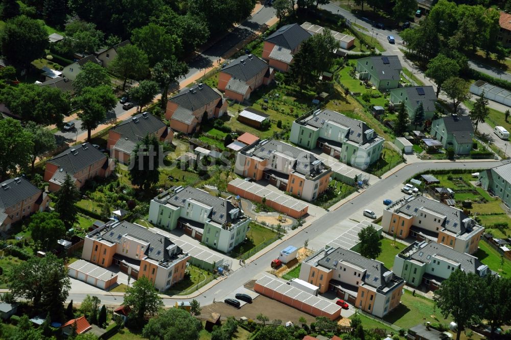 Luftaufnahme Bernau - Wohngebiet einer Einfamilienhaus- Siedlung „Gartenstadt Fichtestraße“ in Bernau im Bundesland Brandenburg, Deutschland