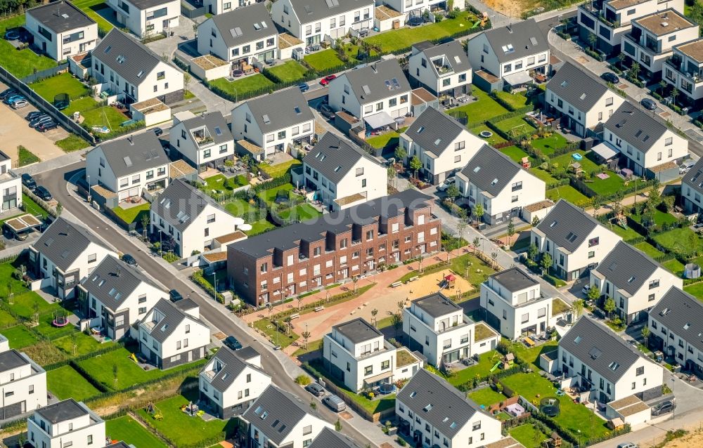 Düsseldorf aus der Vogelperspektive: Wohngebiet einer Einfamilienhaus- Siedlung Gartenstadt Reitzenstein in Düsseldorf im Bundesland Nordrhein-Westfalen, Deutschland