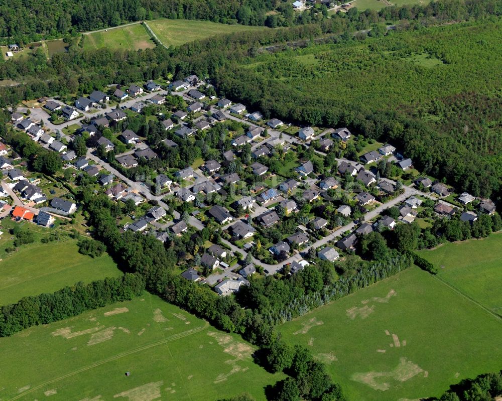 Gemünden aus der Vogelperspektive: Wohngebiet einer Einfamilienhaus- Siedlung in Gemünden im Bundesland Rheinland-Pfalz