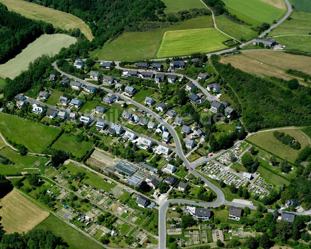 Luftaufnahme Gemünden - Wohngebiet einer Einfamilienhaus- Siedlung in Gemünden im Bundesland Rheinland-Pfalz, Deutschland