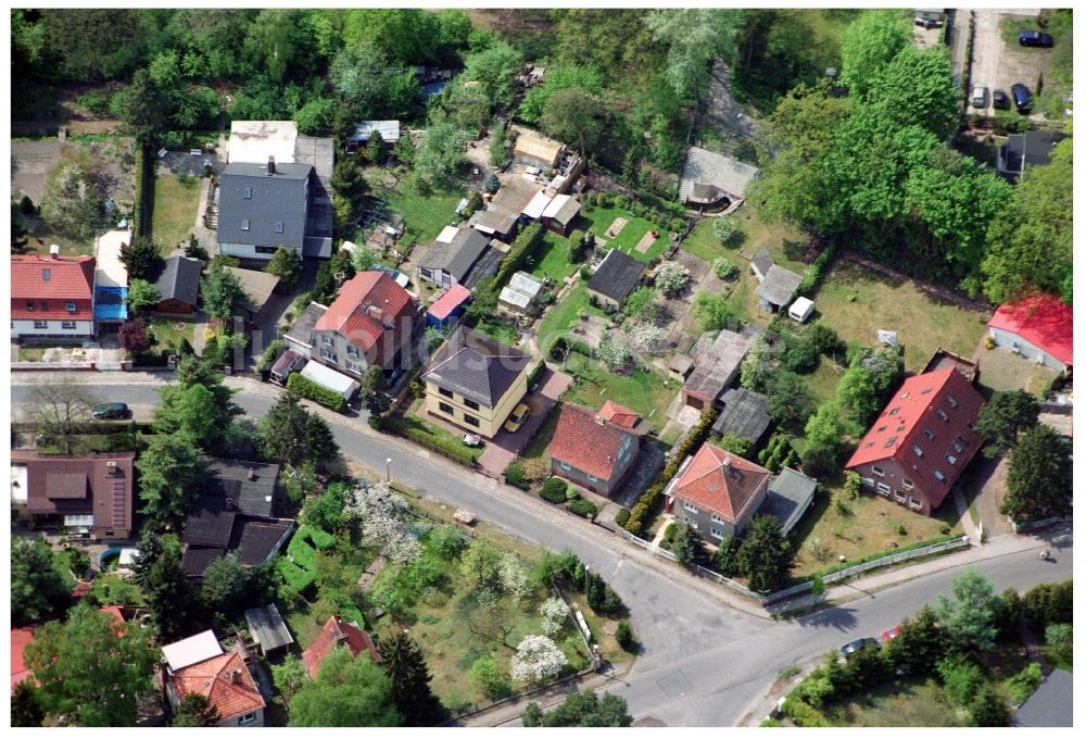 Luftbild Berlin - Wohngebiet einer Einfamilienhaus- Siedlung Grabenstraße - Gründerstraße - Kablower Weg im Ortsteil Bohnsdorf in Berlin, Deutschland