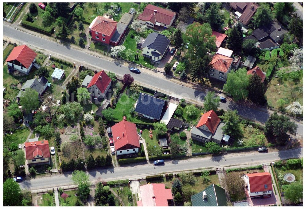 Luftaufnahme Berlin - Wohngebiet einer Einfamilienhaus- Siedlung Grabenstraße - Gründerstraße - Kablower Weg im Ortsteil Bohnsdorf in Berlin, Deutschland