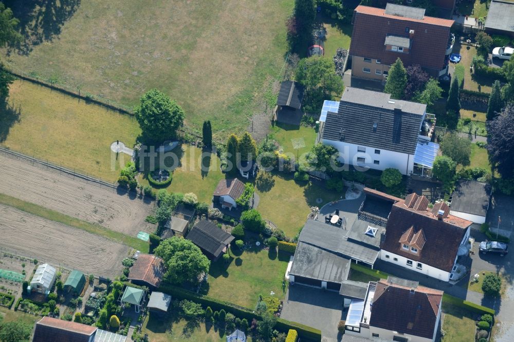 Gütersloh von oben - Wohngebiet einer Einfamilienhaus- Siedlung in Gütersloh im Bundesland Nordrhein-Westfalen