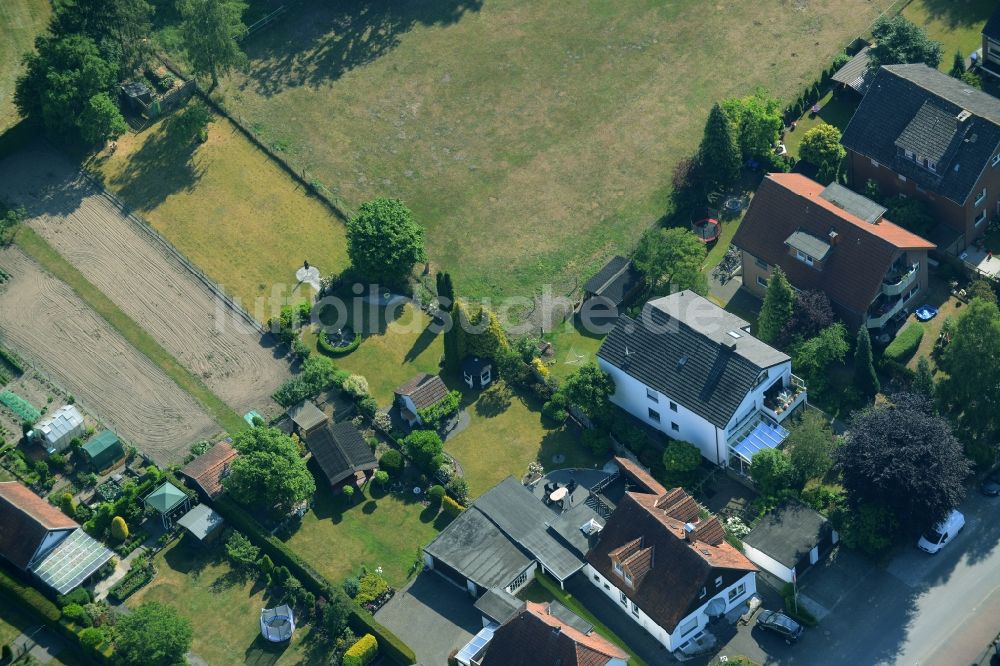 Gütersloh aus der Vogelperspektive: Wohngebiet einer Einfamilienhaus- Siedlung in Gütersloh im Bundesland Nordrhein-Westfalen