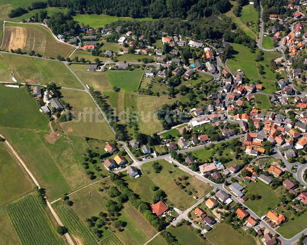 Hassenroth aus der Vogelperspektive: Wohngebiet einer Einfamilienhaus- Siedlung in Hassenroth im Bundesland Hessen, Deutschland