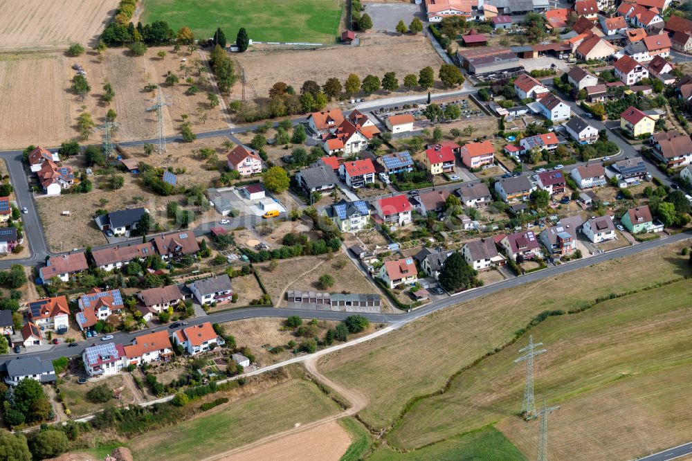 Hausen aus der Vogelperspektive: Wohngebiet einer Einfamilienhaus- Siedlung in Hausen im Bundesland Bayern, Deutschland