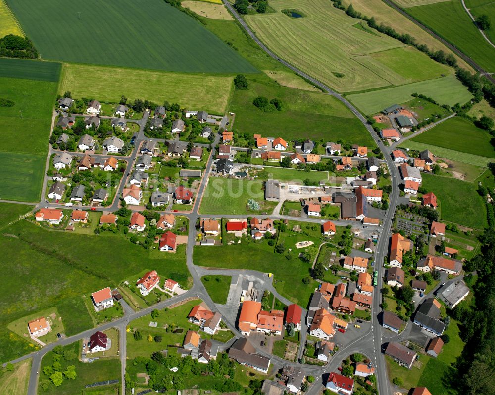 Heblos von oben - Wohngebiet einer Einfamilienhaus- Siedlung in Heblos im Bundesland Hessen, Deutschland