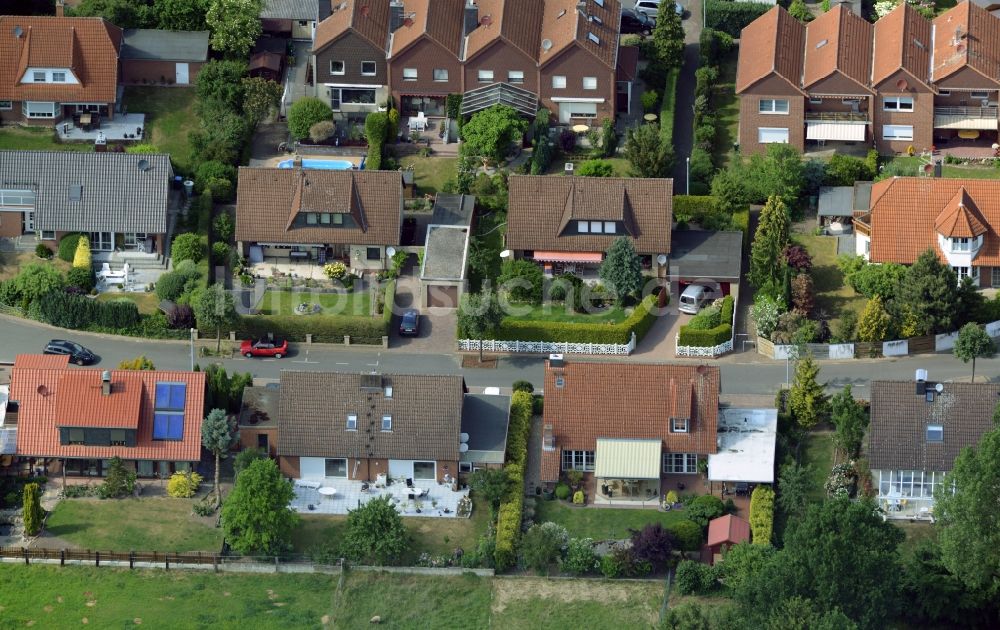 Hehlingen aus der Vogelperspektive: Wohngebiet einer Einfamilienhaus- Siedlung in Hehlingen im Bundesland Niedersachsen