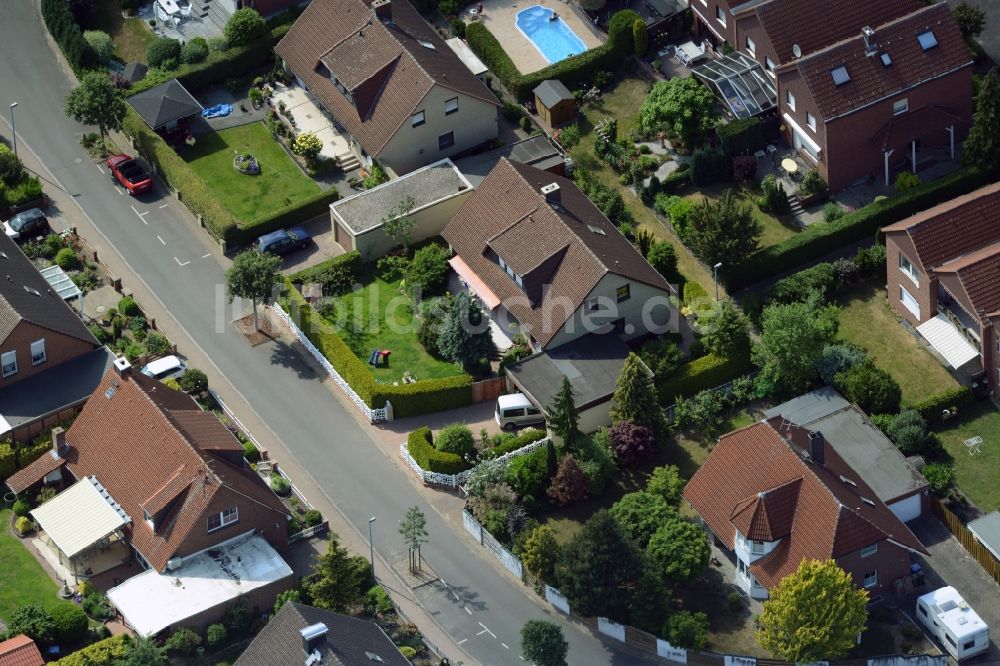 Hehlingen von oben - Wohngebiet einer Einfamilienhaus- Siedlung in Hehlingen im Bundesland Niedersachsen