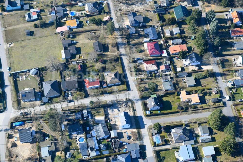 Fredersdorf-Vogelsdorf von oben - Wohngebiet einer Einfamilienhaus- Siedlung Heideweg - Friedrich-Ebert-Straße im Ortsteil Vogelsdorf in Fredersdorf-Vogelsdorf im Bundesland Brandenburg, Deutschland