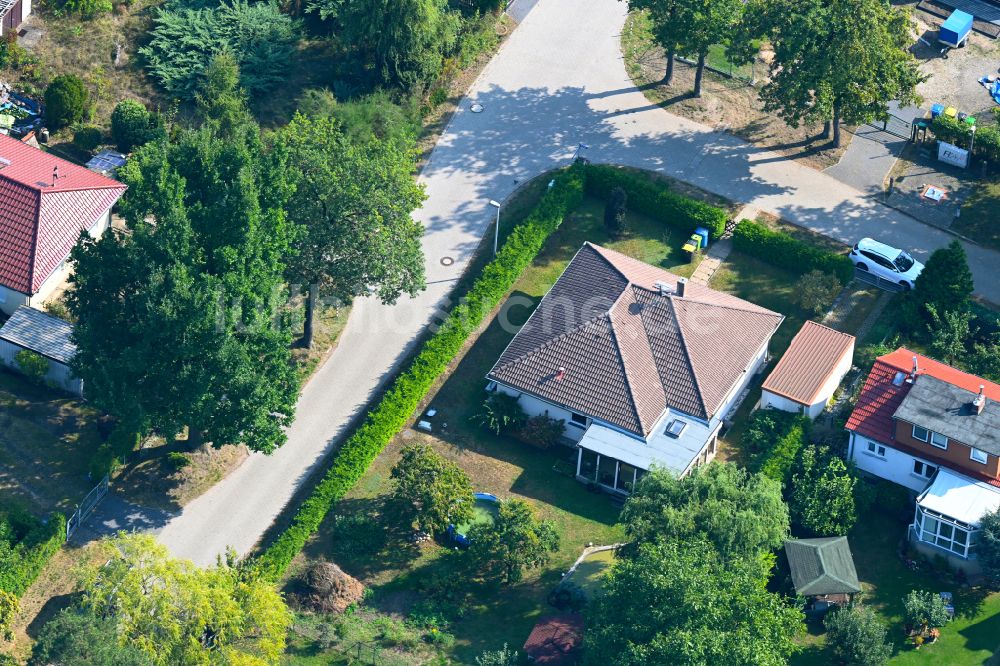 Fredersdorf-Vogelsdorf aus der Vogelperspektive: Wohngebiet einer Einfamilienhaus- Siedlung Heideweg - Friedrich-Ebert-Straße im Ortsteil Vogelsdorf in Fredersdorf-Vogelsdorf im Bundesland Brandenburg, Deutschland