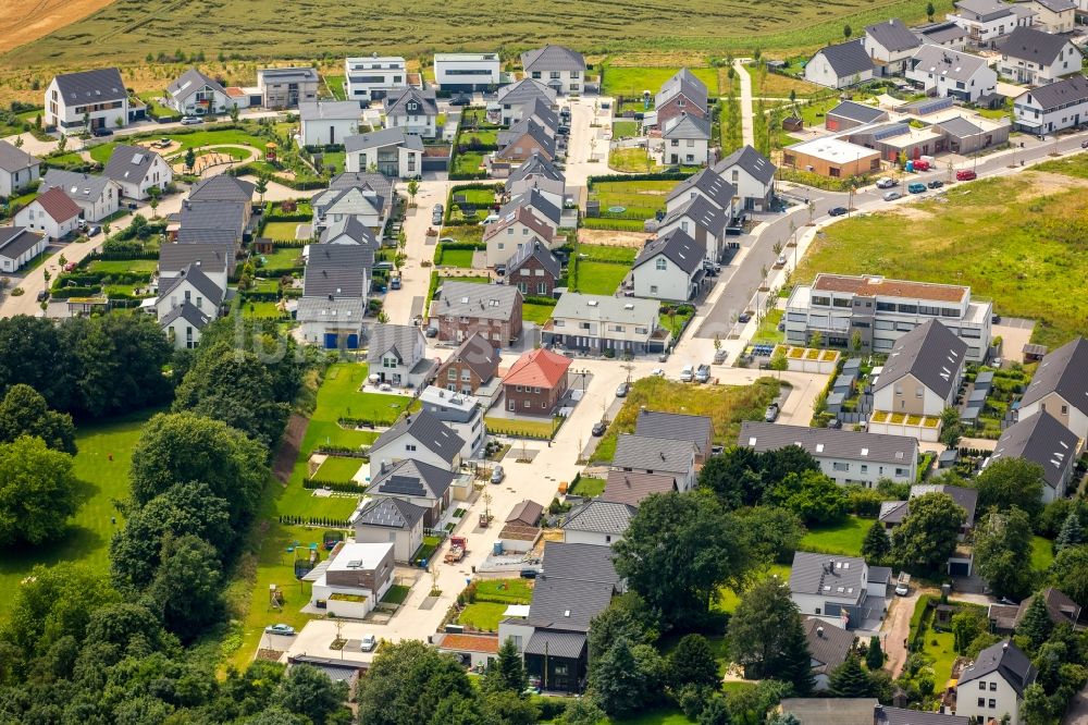 Heiligenhaus von oben - Wohngebiet einer Einfamilienhaus- Siedlung in Heiligenhaus im Bundesland Nordrhein-Westfalen