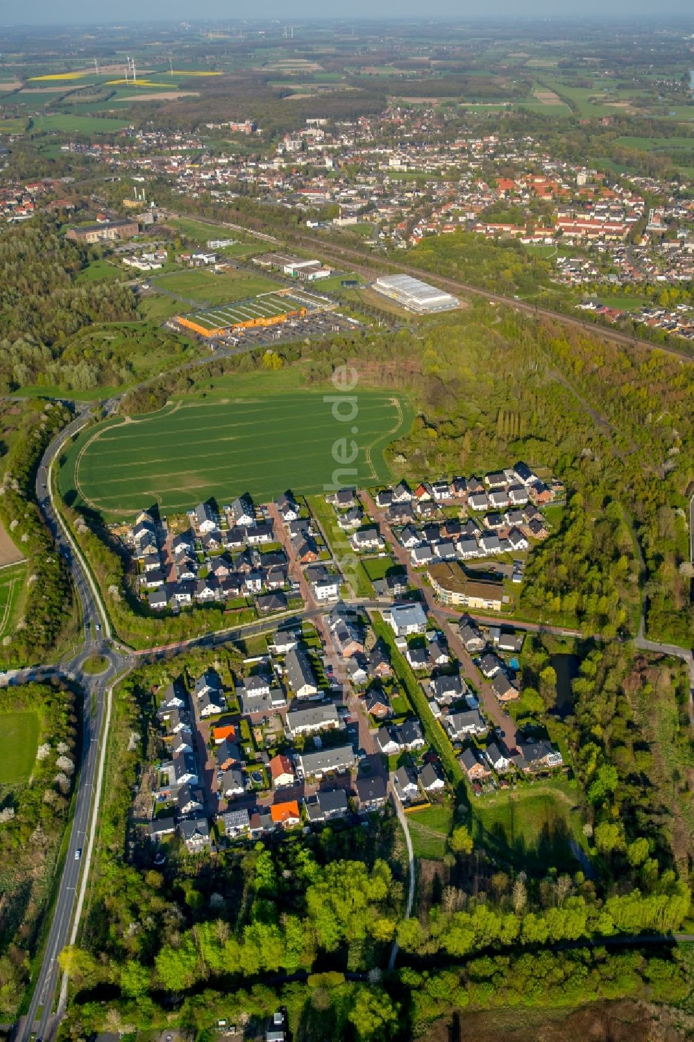 Luftaufnahme Hamm - Wohngebiet einer Einfamilienhaus- Siedlung an der Heinrich-Wältermann-Straße im Stadtteil Heessen in Hamm im Bundesland Nordrhein-Westfalen