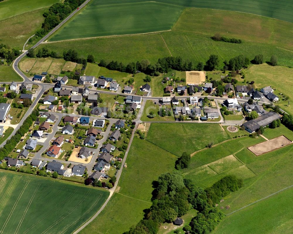 Heinzenbach von oben - Wohngebiet einer Einfamilienhaus- Siedlung in Heinzenbach im Bundesland Rheinland-Pfalz