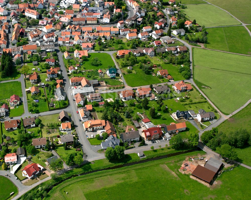 Herbstein aus der Vogelperspektive: Wohngebiet einer Einfamilienhaus- Siedlung in Herbstein im Bundesland Hessen, Deutschland