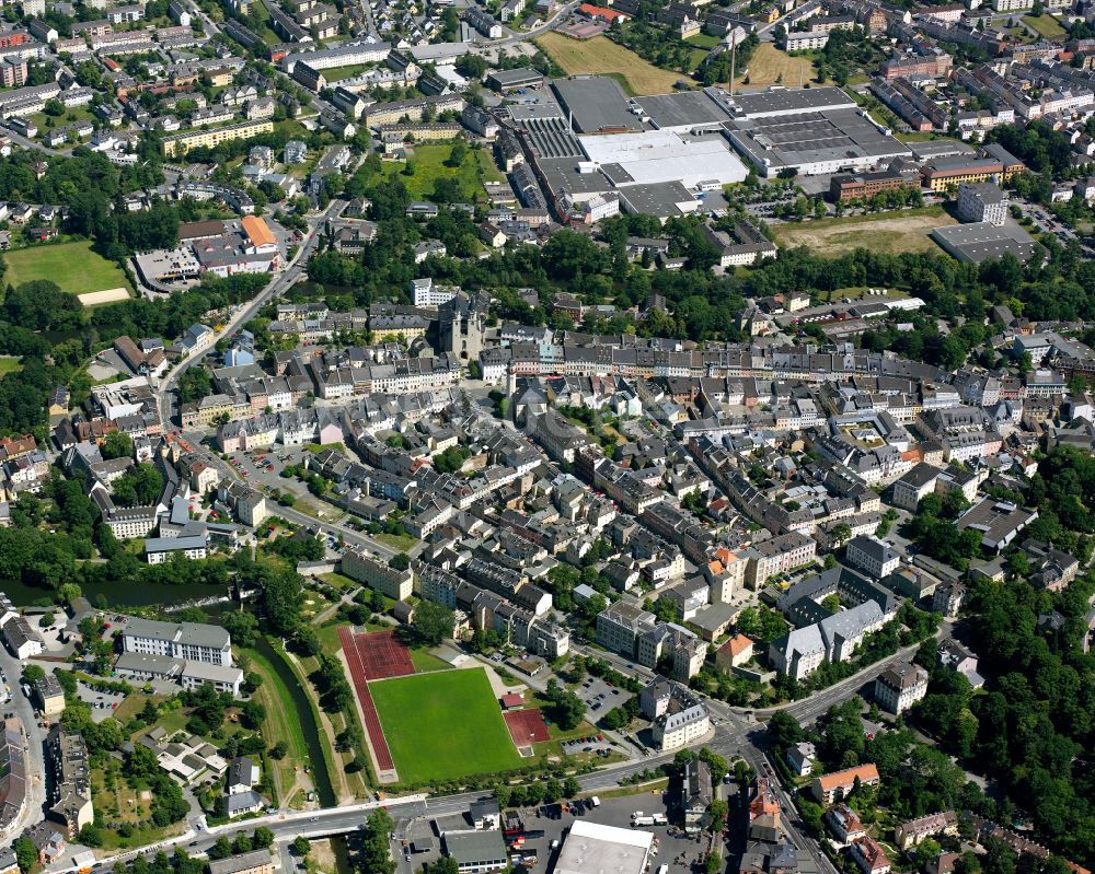 Hof von oben - Wohngebiet einer Einfamilienhaus- Siedlung in Hof im Bundesland Bayern, Deutschland