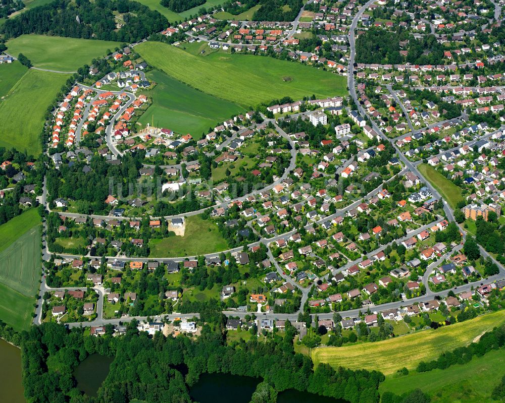 Hof aus der Vogelperspektive: Wohngebiet einer Einfamilienhaus- Siedlung in Hof im Bundesland Bayern, Deutschland