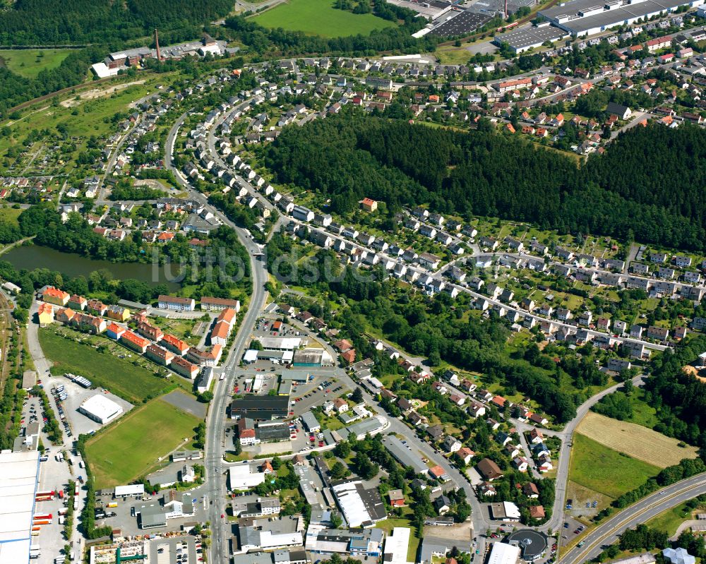 Hof von oben - Wohngebiet einer Einfamilienhaus- Siedlung in Hof im Bundesland Bayern, Deutschland