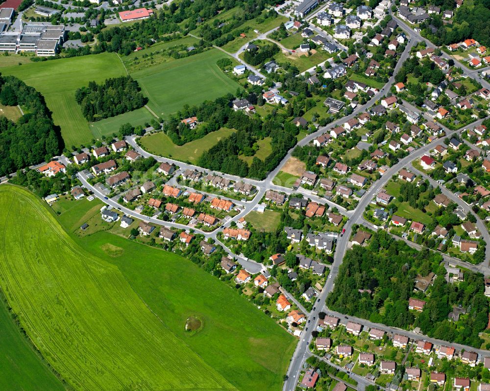 Hof aus der Vogelperspektive: Wohngebiet einer Einfamilienhaus- Siedlung in Hof im Bundesland Bayern, Deutschland