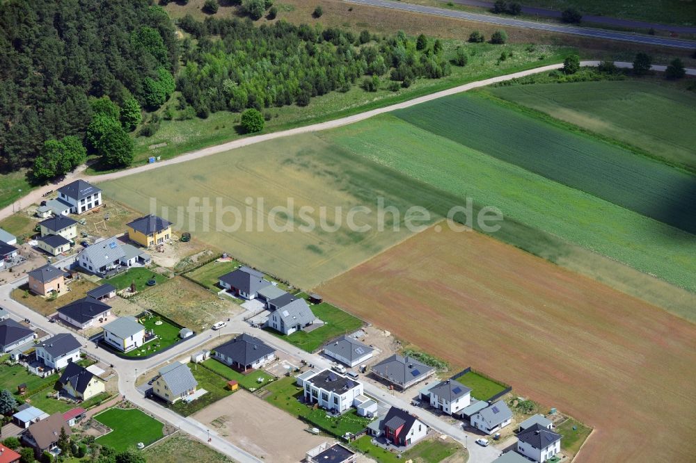 Hohenwarthe aus der Vogelperspektive: Wohngebiet einer Einfamilienhaus- Siedlung in Hohenwarthe im Bundesland Sachsen-Anhalt