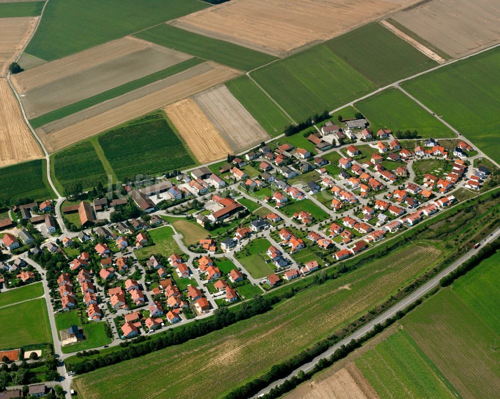 Ittling aus der Vogelperspektive: Wohngebiet einer Einfamilienhaus- Siedlung in Ittling im Bundesland Bayern, Deutschland