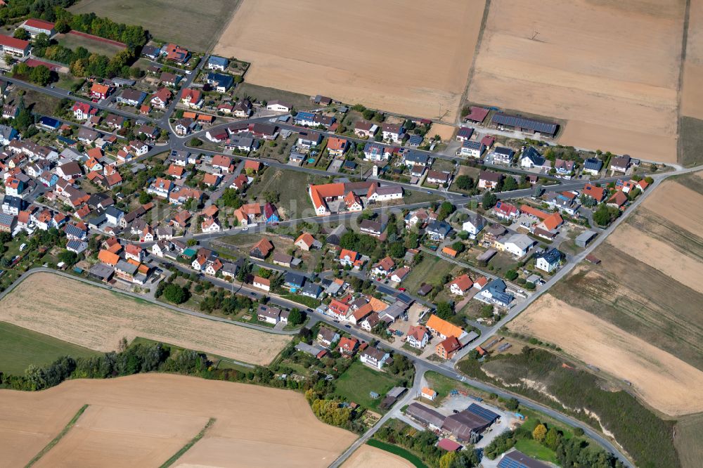 Luftaufnahme Karbach - Wohngebiet einer Einfamilienhaus- Siedlung in Karbach im Bundesland Bayern, Deutschland