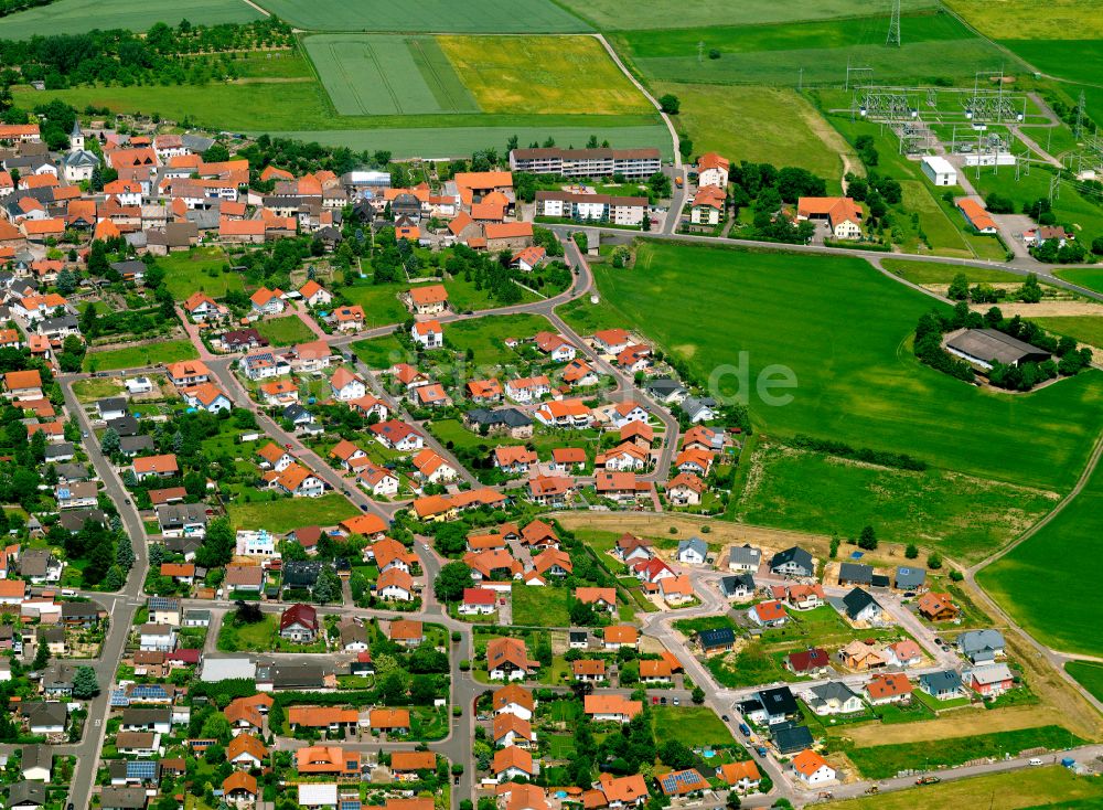 Luftaufnahme Kerzenheim - Wohngebiet einer Einfamilienhaus- Siedlung in Kerzenheim im Bundesland Rheinland-Pfalz, Deutschland