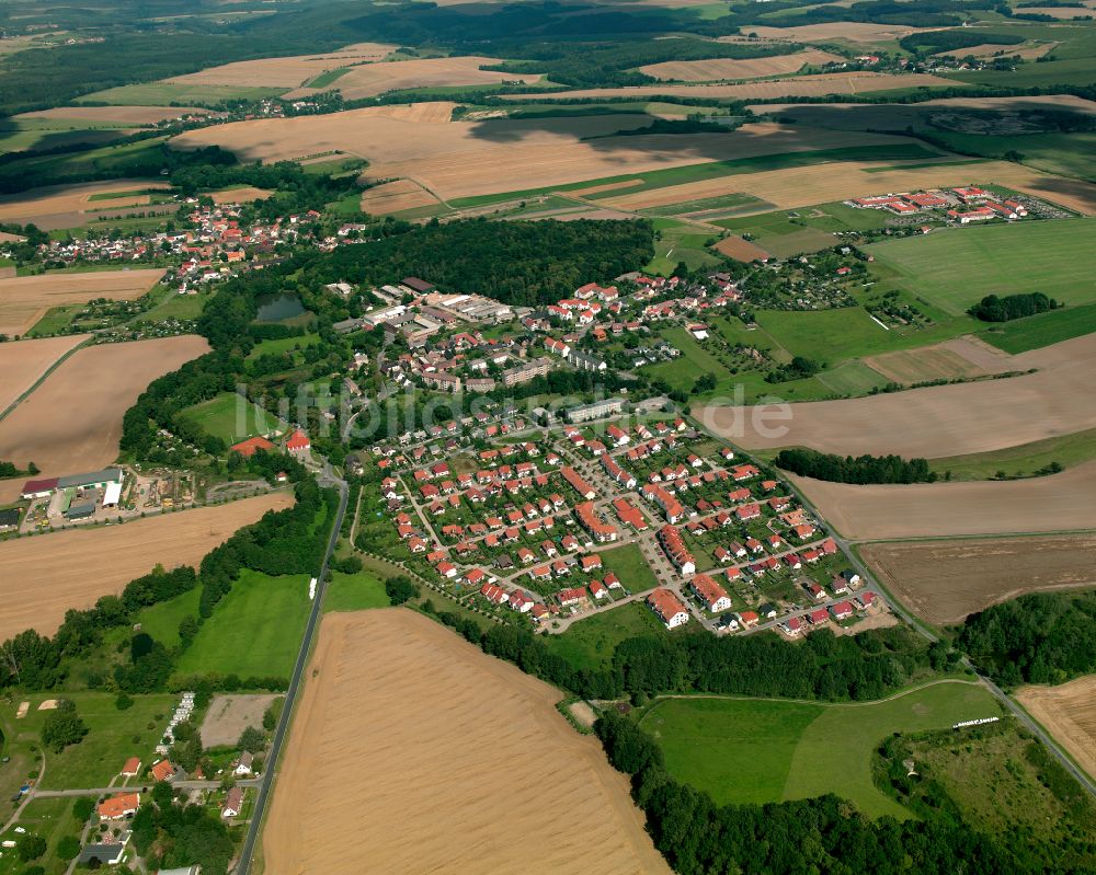 Kleinaga von oben - Wohngebiet einer Einfamilienhaus- Siedlung in Kleinaga im Bundesland Thüringen, Deutschland