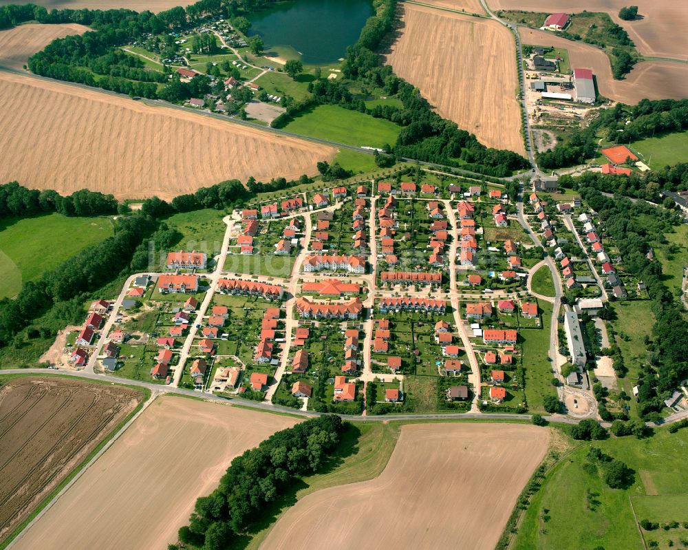 Kleinaga aus der Vogelperspektive: Wohngebiet einer Einfamilienhaus- Siedlung in Kleinaga im Bundesland Thüringen, Deutschland