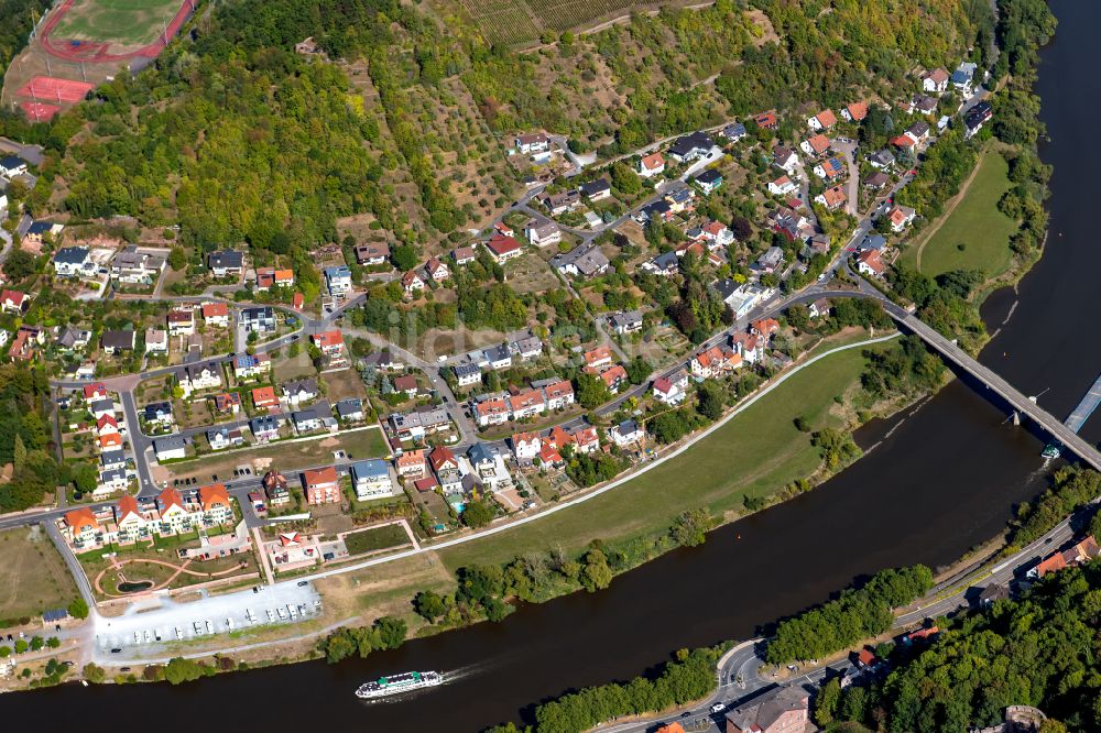 Kreuzwertheim aus der Vogelperspektive: Wohngebiet einer Einfamilienhaus- Siedlung in Kreuzwertheim im Bundesland Bayern, Deutschland