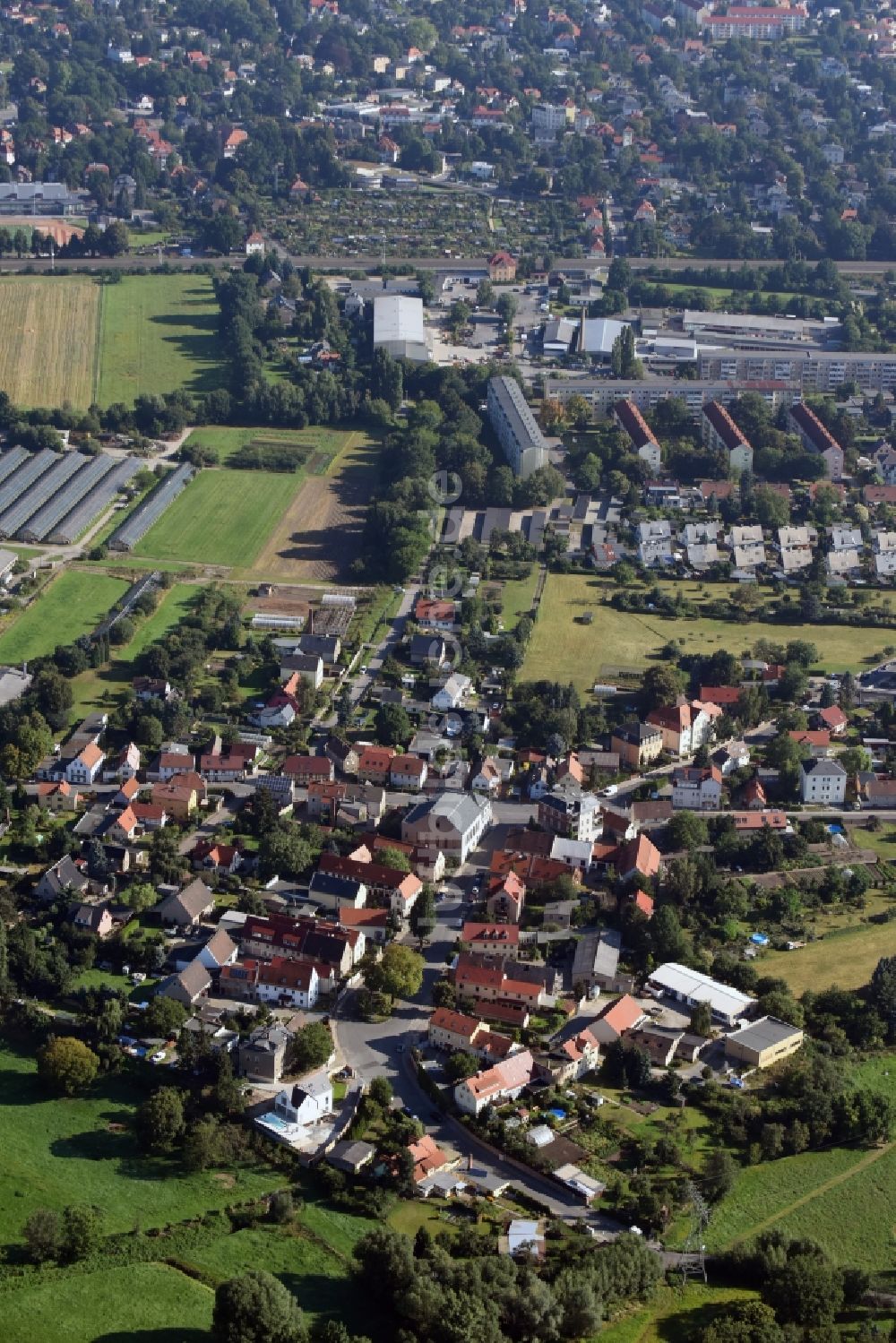 Luftaufnahme Radebeul - Wohngebiet einer Einfamilienhaus- Siedlung an der Kötzschenbrodaer in Radebeul im Bundesland Sachsen