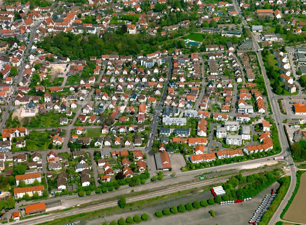 Langenau aus der Vogelperspektive: Wohngebiet einer Einfamilienhaus- Siedlung in Langenau im Bundesland Baden-Württemberg, Deutschland