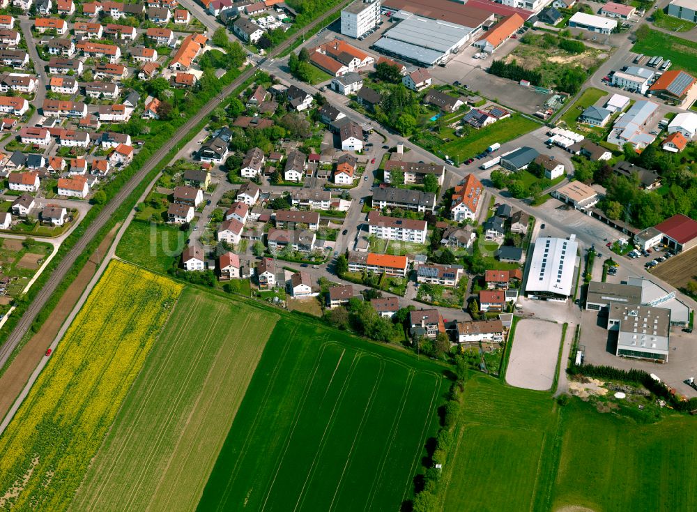 Langenau aus der Vogelperspektive: Wohngebiet einer Einfamilienhaus- Siedlung in Langenau im Bundesland Baden-Württemberg, Deutschland