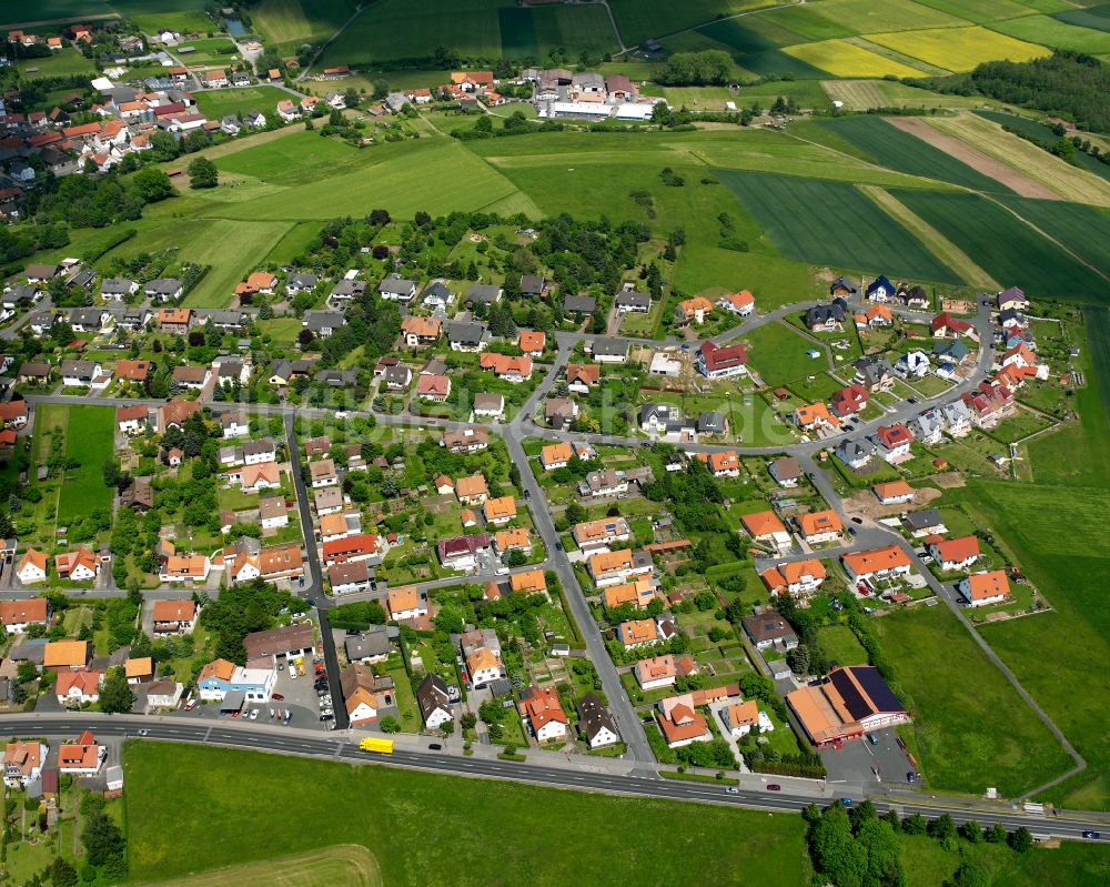 Maar aus der Vogelperspektive: Wohngebiet einer Einfamilienhaus- Siedlung in Maar im Bundesland Hessen, Deutschland