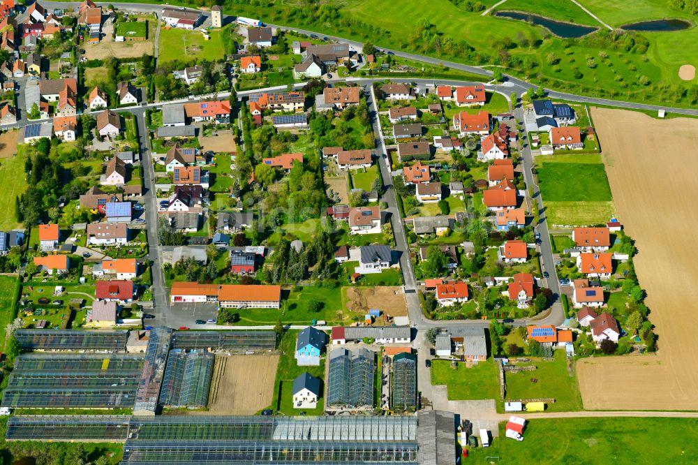 Mainsondheim aus der Vogelperspektive: Wohngebiet einer Einfamilienhaus- Siedlung in Mainsondheim im Bundesland Bayern, Deutschland